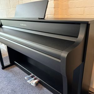 Yamaha CLP835B Clavinova Digital Piano in Black Walnut